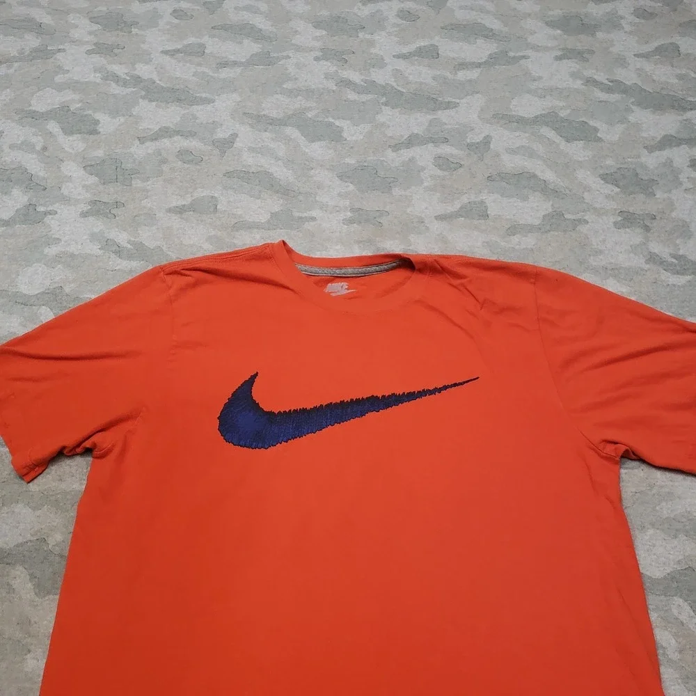 Nike‎ Shirt Mens XL Orange Short Sleeve Regular Fit Center Swoosh